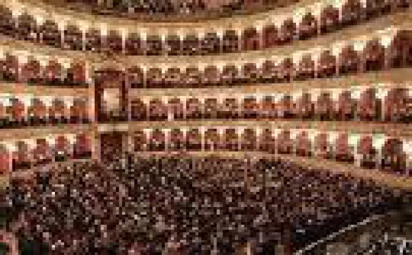 MOMENTO CÍVICO MÁGICO EN LA OPERA DE ROMA