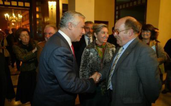 "Suprimir las tarjetas de crédito de los políticos", un ilusionante compromiso de regeneración