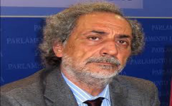 Los defensores del pueblo, símbolos de la corrupción de un sistema que no merece el nombre de "democracia"