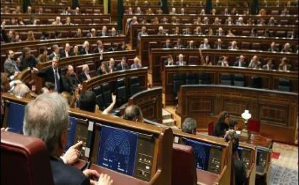 Otra de las grandes mentiras del sistema político español: "Sin políticos no hay democracia"