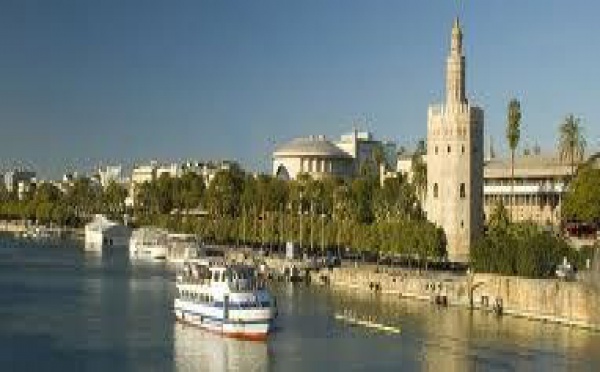 Sevilla invadida por la basura, reflejo perfecto de la España real