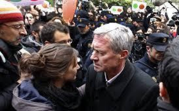 Si los políticos tratan a la gente como perros, acaban mordiendo