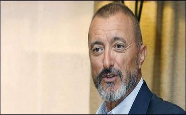 PEREZ REVERTE EN SU TWITTER DOMINICAL: "Si Aznar era un arrogante y Zapatero un imbécil, Rajoy es un sinvergüenza"