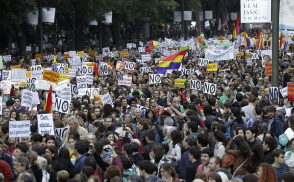 'Menos asesores y más profesores'