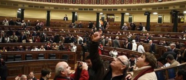 El Congreso abre sus puertas, pero acuden pocos ciudadanos