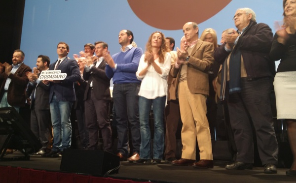 La artillería anti-"Podemos" no frena el ascenso del partido y beneficia también a "Ciudadanos"