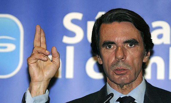 El PP, miedoso ante el futuro, saca a Aznar del baul para que los salve