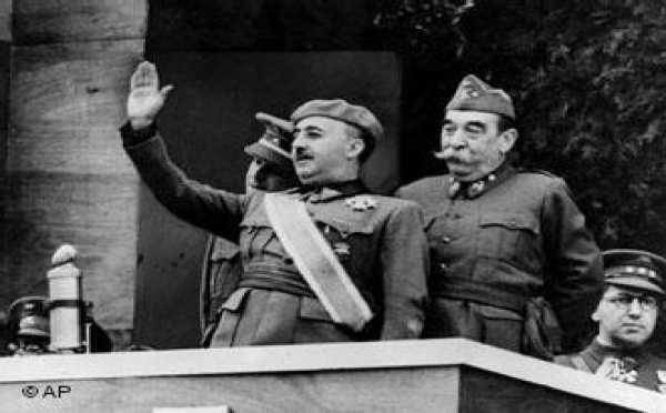 Una idea para ZP: desfiles civiles en la fiesta nacional