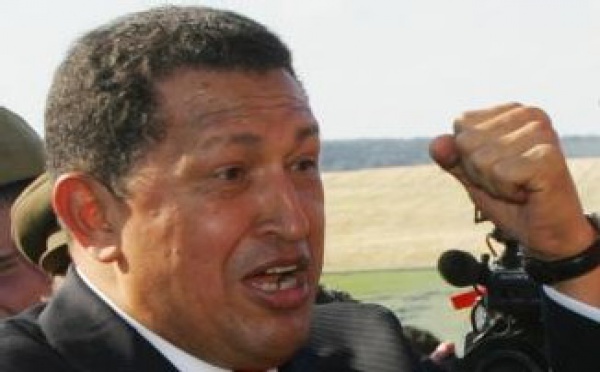 Hugo Chavez humilla a España ante el Rey y ZP