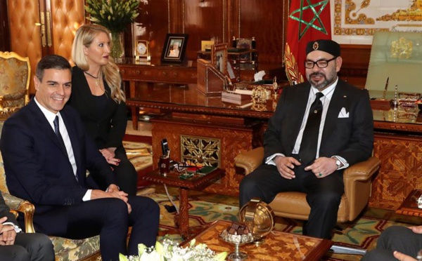 Algunos explican el cobarde sometimiento de Pedro Sánchez a Marruecos como consecuencia de que el espionaje marroquí ha tenido acceso a información altamente delicada sobre el presidente español y su esposa.