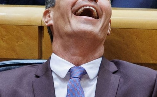Antes era temible; ahora es un loco ridículo y sin control, acosado por la ley y asustado ante su fracaso y derrota