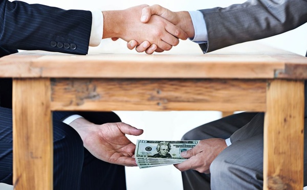 El sanchismo envenena y envilece