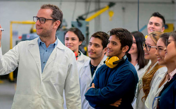 El socialismo de Sánchez maltrata y condena a toda una generación joven