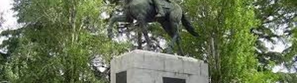 Hay que derribar las estatuas de Simón Bolívar, asesino de españoles al servicio de Inglaterra