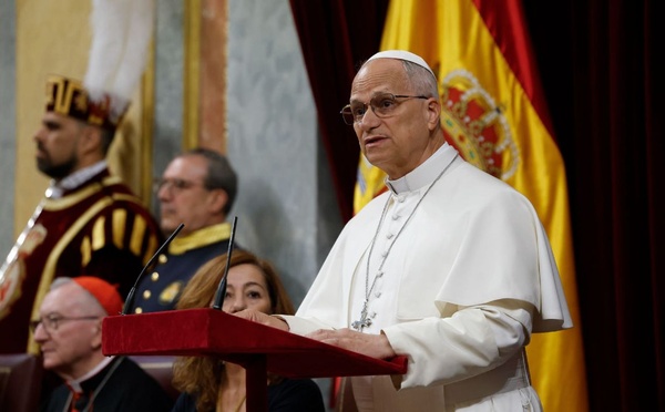 El Congreso de los ineptos aplaudiendo su propia condena